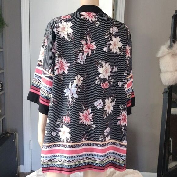 I.N. Studio Petite Women's Size PL Thin Flowy Floral Cardigan Black Chevron - Picture 2 of 9